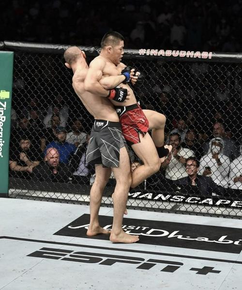 UFC直播:李景亮VS奇马耶夫的相关图片