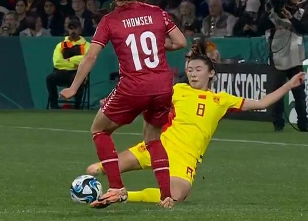 中国女足0-1遭丹麦绝杀的相关图片